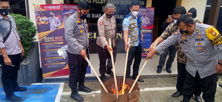 Polsek Bagan Sinembah Musnahkan Barang Bukti Ganja Seberat 400,33 Gram