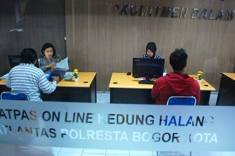 Horee...! Mulai bulan Depan Perpanjangan SIM Cukup Lewat Ponsel