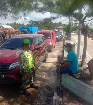 Babinsa Koramil 05/Rupat Gelar Penegakan Disiplin Prokes Covid-19 bagi Penumpang Roro, Rupat