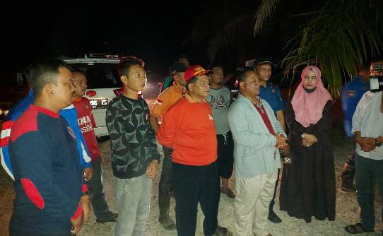 Setda Kampar Turut Melakukan Pencarian 2 Bocah Tewas Tenggelam di Bekas Galian C