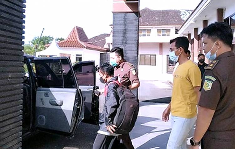 Dua Terpidana Korupsi Dana Hibah APBD 7 Tahun Lalu Akhirnya Masuk Rutan