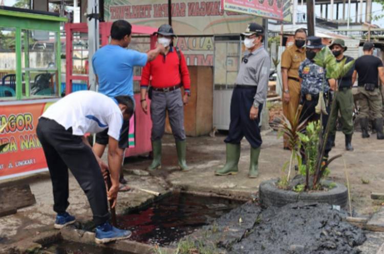 Bupati Inhil Minta Masyarakat Turut Andil Menjaga Kebersihan Lingkungan