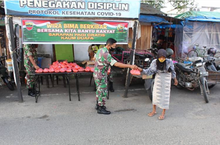 Kembali Kodim 0314/lnhil Gelar Kegiatan Jumat Berkah Berbagi Makanan kepada Kaum Dhuafa
