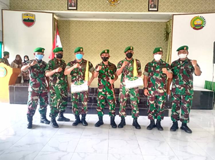 Dandim 0314/Inhil Resmi Melepas Dua Anggota yang Pindah Satuan