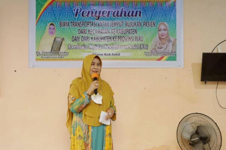 Ketua K3S Kabupaten Inhil Hj. Zulaikhah Wardan Serahkan Bantuan Transportasi Rujukan