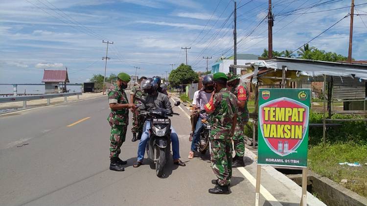 Tim Mobile Vaksinnator Kodim 0314/Inhil Gencarkan Sosialisasi dan Imbauan Vaksinasi