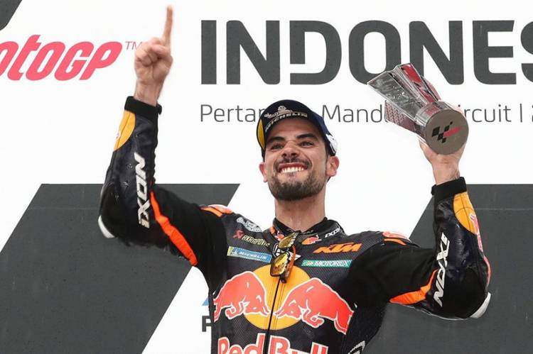 Pembalap KTM Miguel Oliveira Taklukkan Aspal Basah Sirkuit Mandalika dan Raih Juara MotoGP 2022