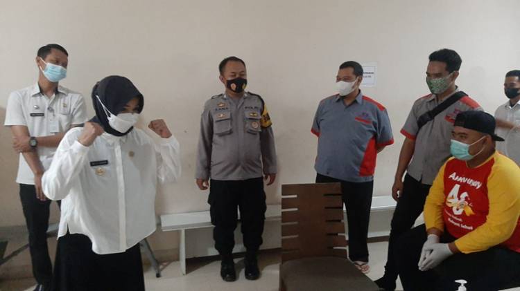 Walikota Banjar Ade Uu Sukaesih Monitoring Pelaksanaan Vaksinasi di Empat Lokasi