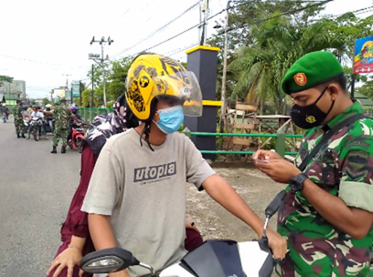 Kembali Kodim 0314/Inhil Lakukan Imbauan Pentingnya Vaksinasi kepada Para Pengguna Jalan