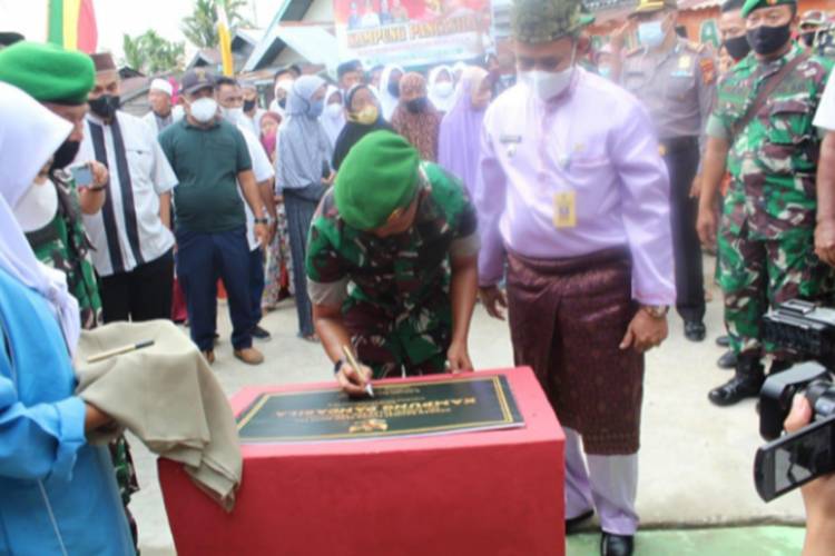 Cegah Paham Radikalisme dan Intoleransi, Dandim 0314/Inhil Resmikan Kampung Pancasila