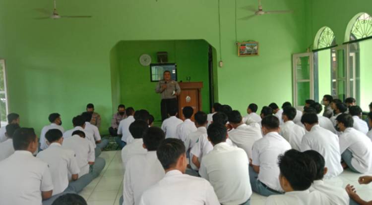 Binmas Polres Banjar  Melakukan Kunjungan ke SMK Muhammadiyah Banjar