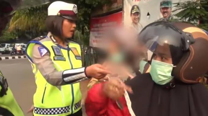 VIRAL Video Wanita Ditilang Polisi, Ngamuk Balik Menantang, Begini Faktanya