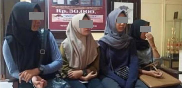 Beredar Foto Anggota Geng Cewek Pontianak Pengeroyok Siswi SMP, Cantik-Cantik Kok Psikopat
