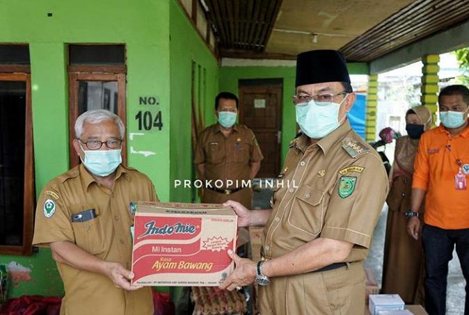 Pemkab Inhil Memberikan Bantuan Pada Tenaga Medis Yang Menangani Seorang Pasien PDP Meninggal Dunia
