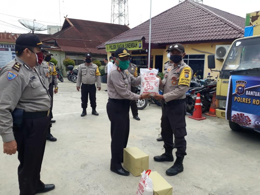 Bantuan Kemanusiaan Tiba, AKBP Panangian Serahkan Langsung ke Bhabinkamtibmas Untuk Warga Binaan