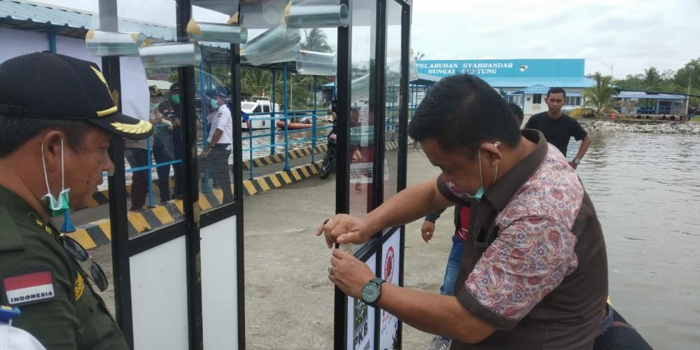 PKB Inhil Salurkan Bantuan Bilik Sterilisasi dan Cuci Tangan Untuk Pelabuhan Guntung 