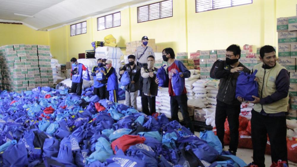 Polres Langsa Kawal Distribusi Bansos ke Warga Terdampak Covid-19