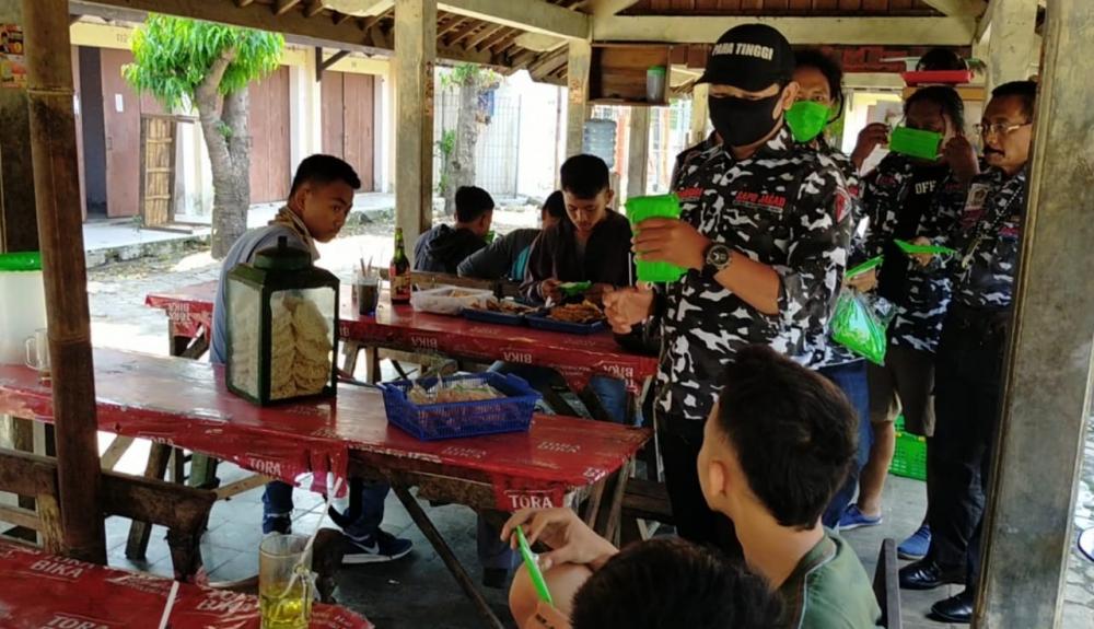 DPD SAPU JAGAD Sragen Gelar Baksos, Bagikan Ribuan Hand Sanitizer dan Masker Gratis 