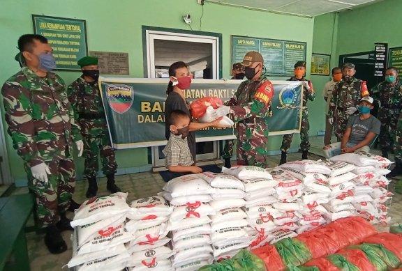 Kodim 0204/DS  Salurkan 2 Ton Beras Kepada Masyarakat Kurang Mampu