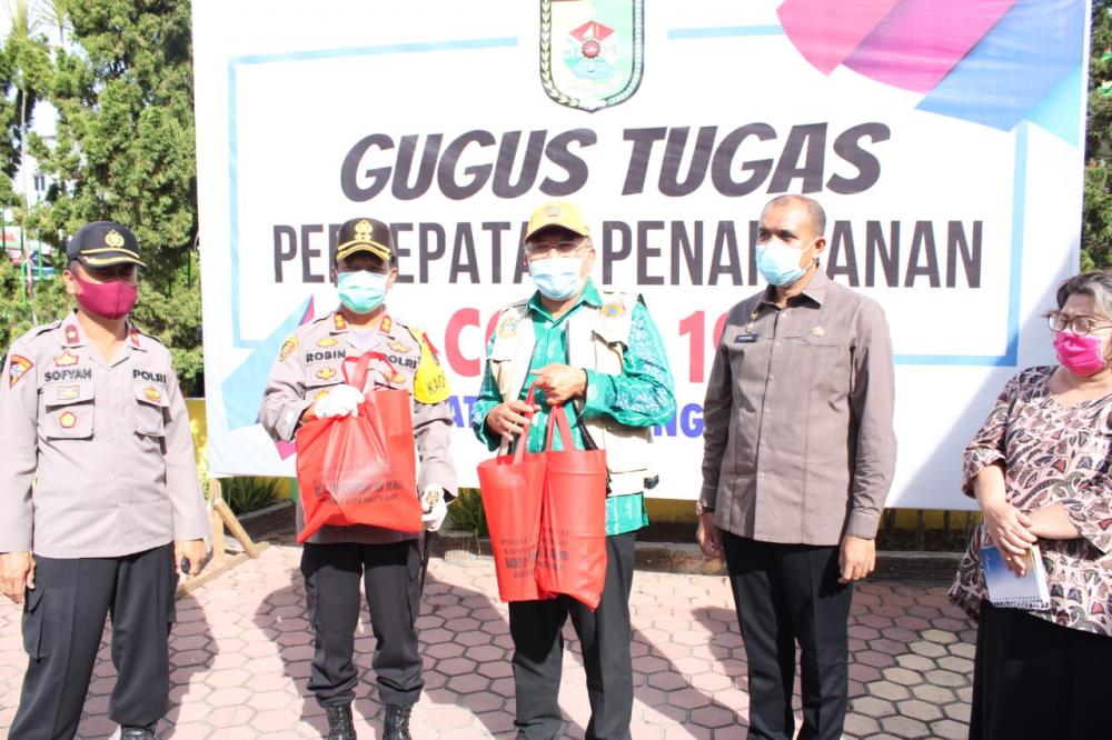 Kapolres Sergai Serahkan Bantuan Sembako dan Suplemen Kepada Gugus Tugas Penanganan Covid19