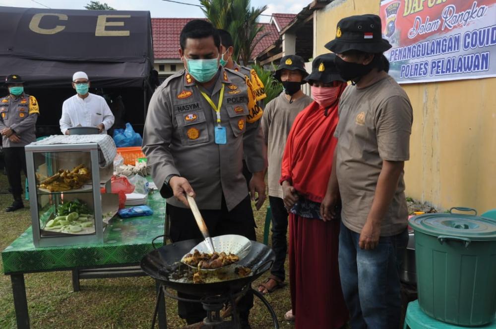 Wujudkan Rasa Perduli Kepada Masyarakat Terdampak Covid-19, Polres Pelalawan Buka Dapur Umum