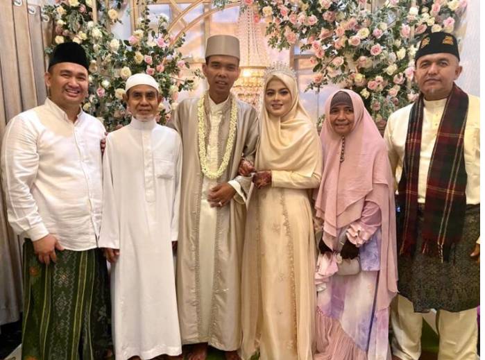 Ustadz Abdul Somad Sah Mempersunting Gadis Jombang Fatimah Azzahra Salim Barabut 