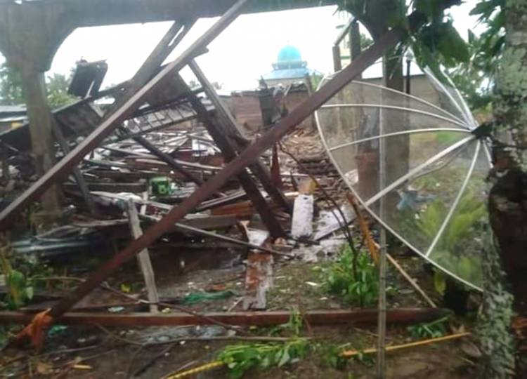 Dahsyatnya Angin Puting Beliung di Sanglar Inhil, Selain Hancurkan Rumah, Ibu dan Bayi Turut Jadi Korban