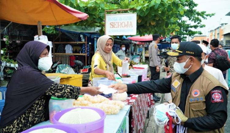 Tinjau Pasar Ramadhan, Sekda Kampar Tekankan Penerapan Protokol Kesehatan