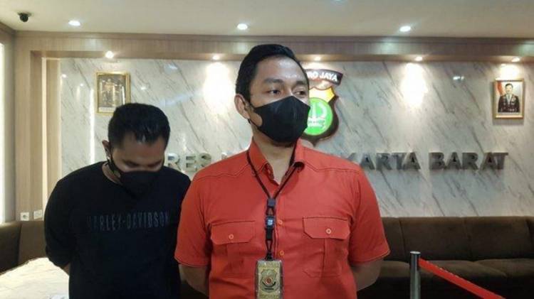 Ingin Miliki &lsquo;Bukit Kembar&rsquo; yang Indah, Dua Wanita Jadi Korban Dokter Kecantikan Abal-abal