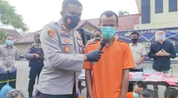 Alasan Terlilit Hutang,Suami Tega Jual Istri Ke Hidung Belang