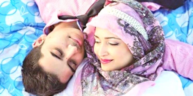 8 Pahala dan Manfaat Bagi Suami Istri yang Bersetubuh di Malam Bulan Ramadhan dan Dalilnya