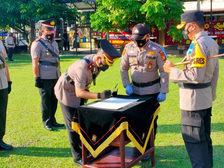 Kapolres Kampar Pimpin Upacara Sertijab Waka Polres, Kabag Ops dan Kapolsek Kampar