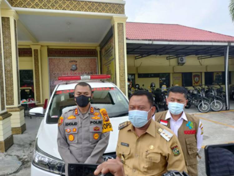 Polres Kampar Terima Bantuan Ambulan dari Pemkab Kampar, Diserahkan Langsung oleh Bupati