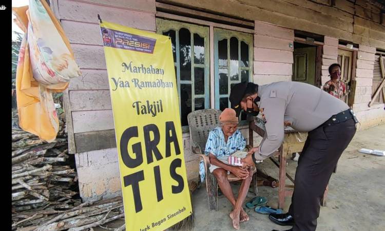 Masyarakat Kembali Terima Nasi Kotak Jelang Berbuka dari Polsek Bagan Sinembah