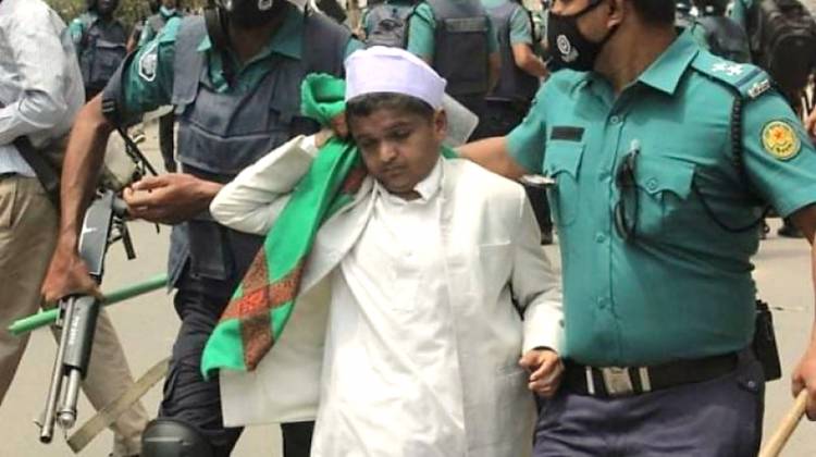 Seorang Pengkhotbah Muda Bangladesh Ditangkap Polisi, di Ponselnya Ditemukan Penuh Konten Pornografi