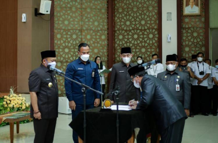 8 Orang Pejabat Eselon II Dilantik, Bupati Berharap Bisa Tingkatkan Kinerja pada OPD Masing-masing