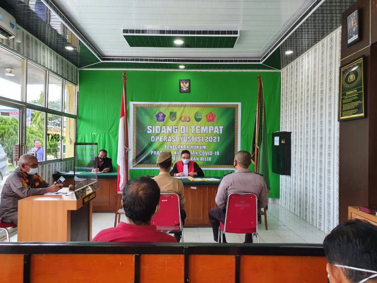 Terjaring Operasi Yustisi Gabungan di  Depan Mapolres Rohil, 30 Pelanggar Didenda
