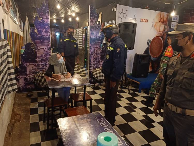 Operasi Yustisi Malam Tadi Sasar Cafe Bali
