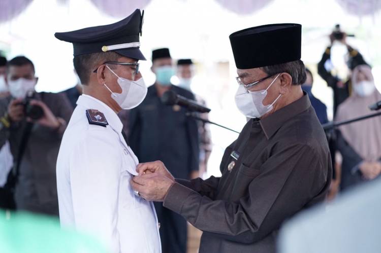 Bupati Inhil Melantik Lurah dan Pejabat Pengawas di Lingkungan Kecamatan Tembilahan Hulu