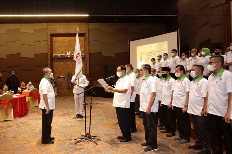 HM. Wardan Dikukuhkan Sebagai Ketua Pengurusan DPD HKTI Riau oleh Gubri H. Syamsuar