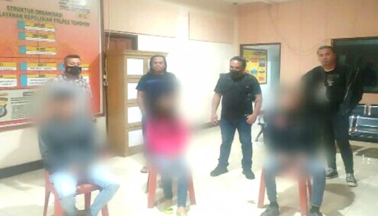 Tak Terima Pacar Diantar Pulang Pria Lain, Pemuda Ini Gebuk Kepala Pria yang Antar Pacarnya