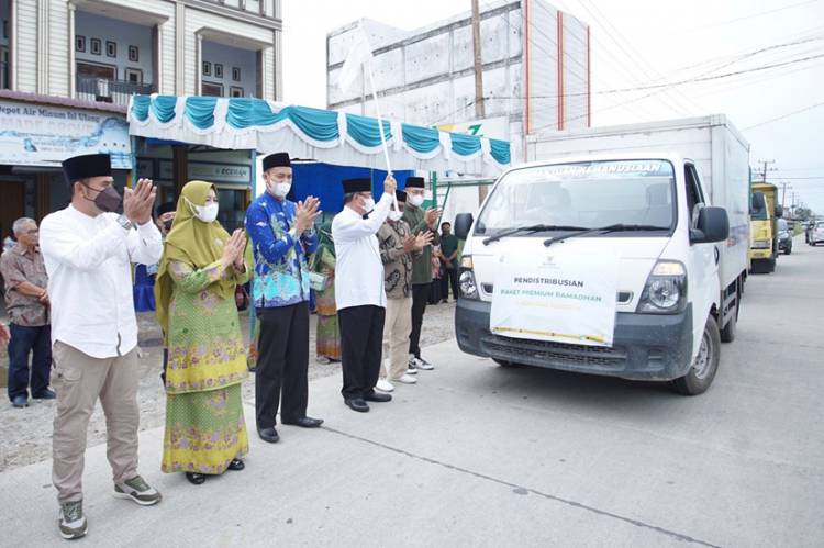 Bupati Inhil HM. Wardan Lepas Keberangkatan Paket Premium Ramadan Berkah Baznas Inhil
