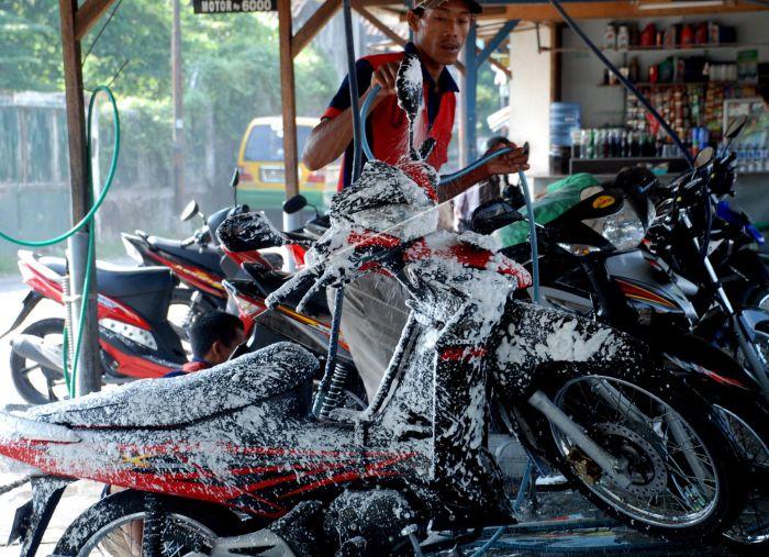 Ini Hal Sepele yang Bikin Cat Motor Cepat Pudar, Salah Satunya Guyuran Air Hujan 