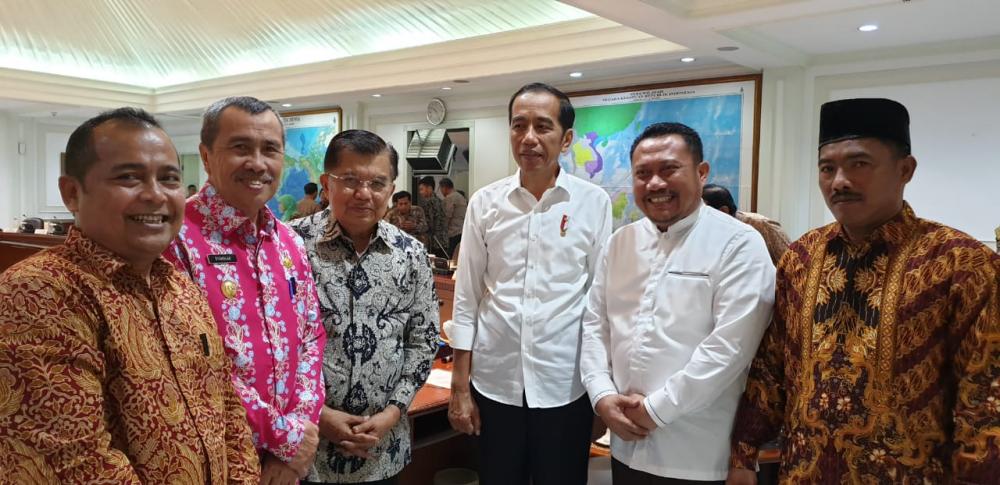 Bupati Kampar menghadap Presiden di Istana Negara.