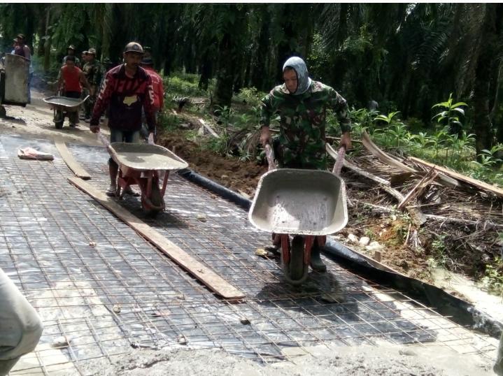 Danramil 03/Bgs Pimpin Langsung Pelaksanaan Karya Bakti TNI di Bagan Sinembah Raya 