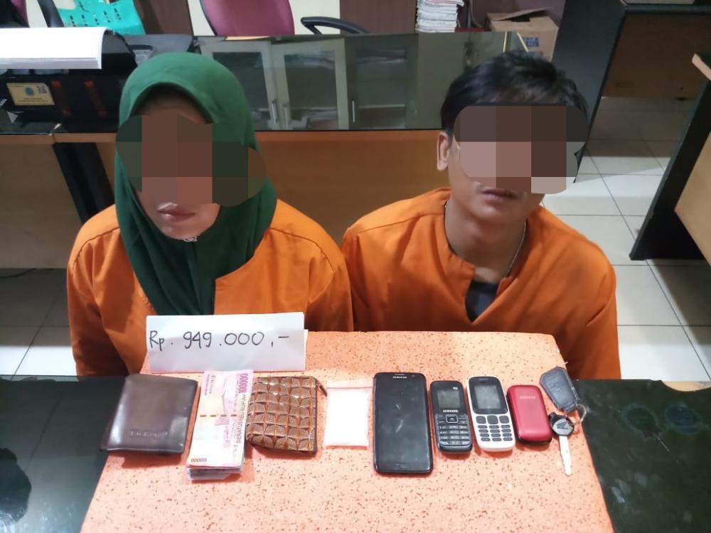 Pasangan Suami Istri di Tembilahan Ditangkap Polisi Kedapatan Miliki Sabu-sabu  