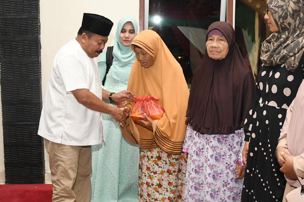 Safari Ramadhan di Babussalam, Pemkab Bengkalis Santuni Kaum Dhuafa