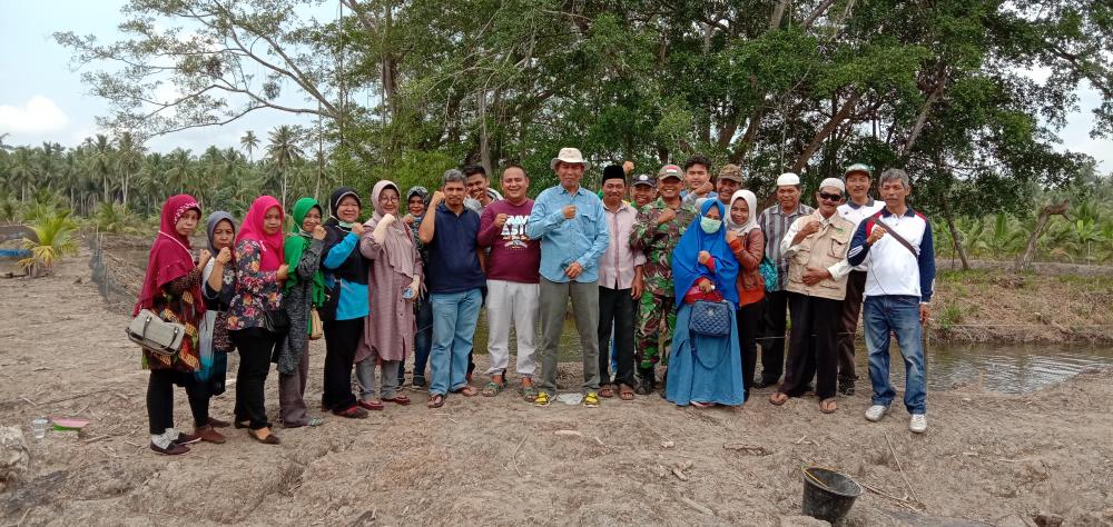 Tinjau Kolam Percontohan di Desa Sungai Luar, DKP Inhil Ingin Galakkan Budidaya Perikanan 