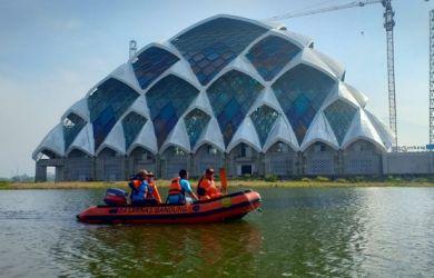 Pekerja Proyek Masjid Terapung Al Jabar Diduga Kerasukan, Nyebur ke Danau, Begini Nasibnya Sekarang