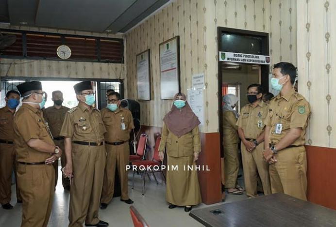 Hari Pertama Kerja Bupati HM Wardan Sidak Beberapa OPD Sebelum Vidcon Dengan Camat di 20 Kecamatan Yang Ada Di Inhil